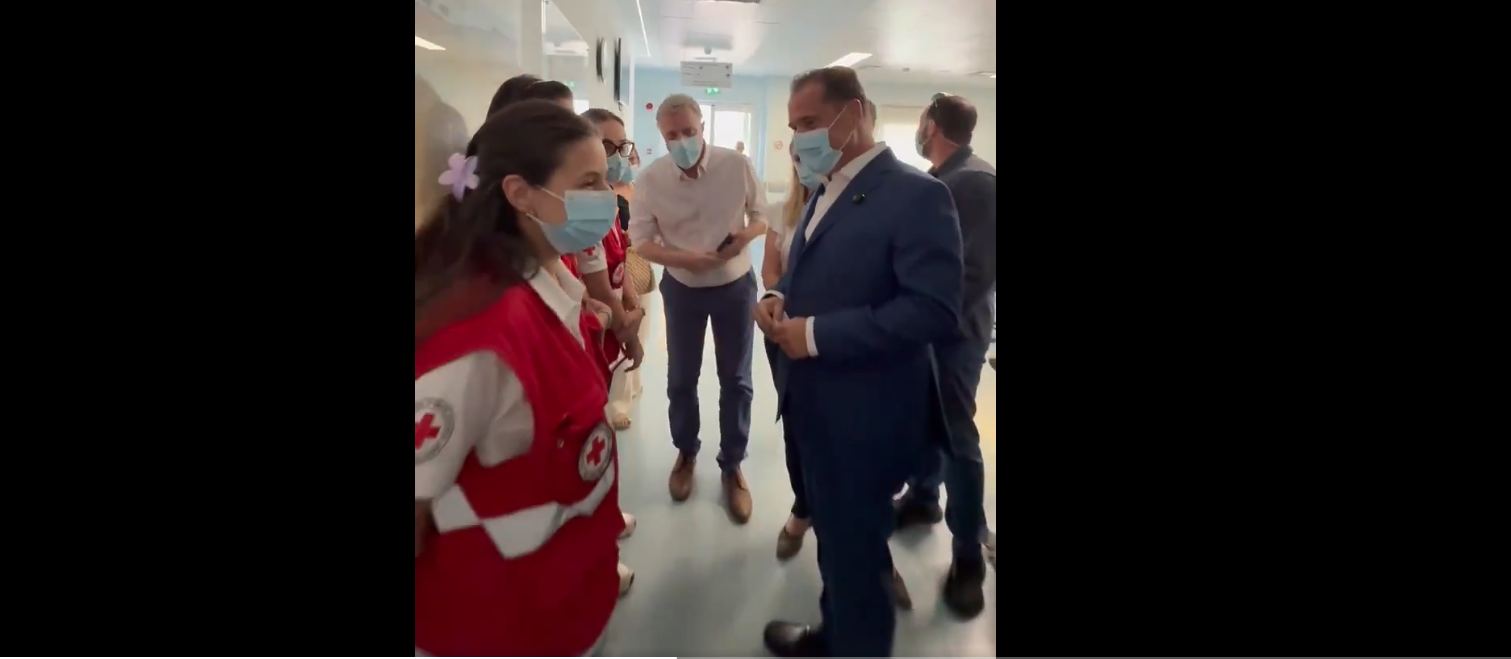 Στο «Γεώργιος Γεννηματάς» ο Αδ. Γεωργιάδης: Το «βραχιολάκι» έφερε μεγάλη διαφορά στην διαχείριση της ροής των ασθενών