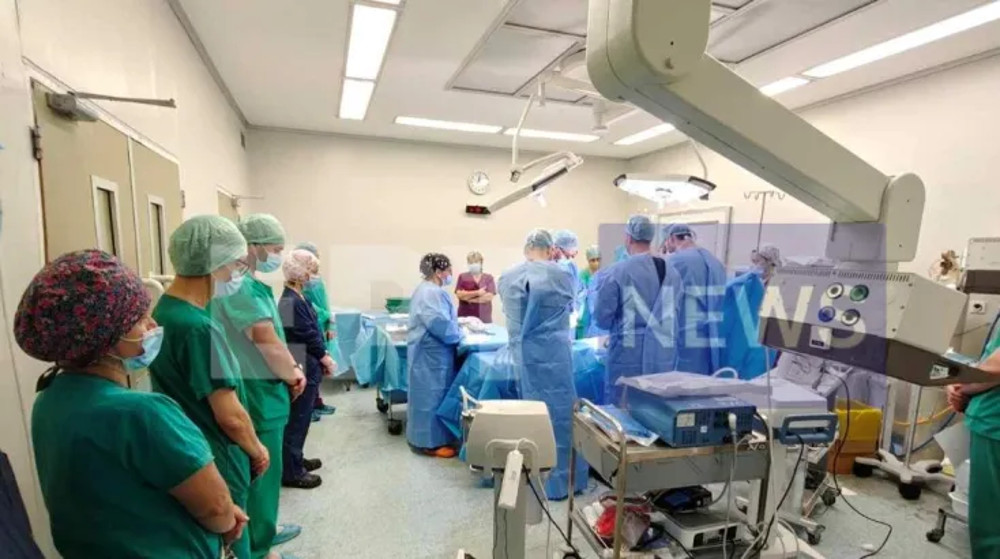 Συγκλονιστική στιγμή στο Πανεπιστημιακό Νοσοκομείο Πάτρας: Οι γιατροί τιμούν τον 14χρονο πριν τη λήψη των οργάνων του