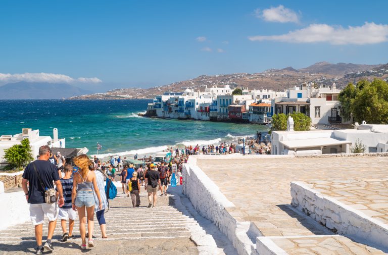 Εκδίδονται υπουργικές αποφάσεις χωρίς προηγούμενη διαβούλευση
