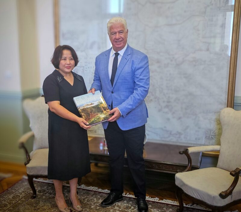 Επίσκεψη της Πρέσβειρας του Βιετνάμ, Pham Thi Thu Huong, στον Περιφερειάρχη Γιάννη Τρεπεκλή