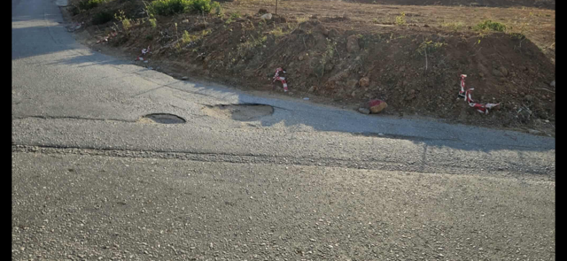 Λακκουβάρες στη διασταύρωση του δρόμου Αεροδρόμιο-Σαρλάτα
