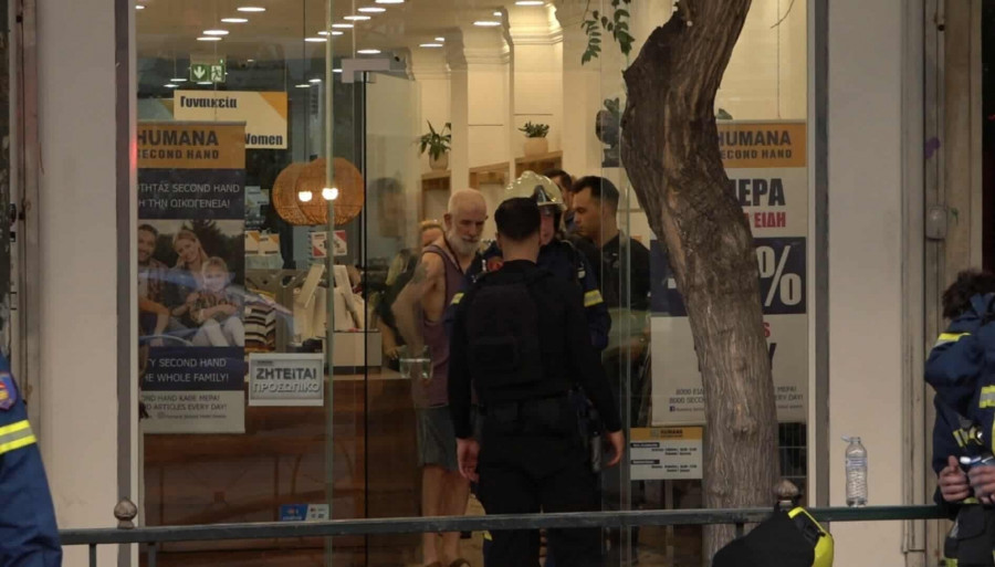Πέτρος Φιλιππίδης: Ενοικιασμένο το σπίτι του ηθοποιού που κάηκε στην Πατησίων [εικόνες]