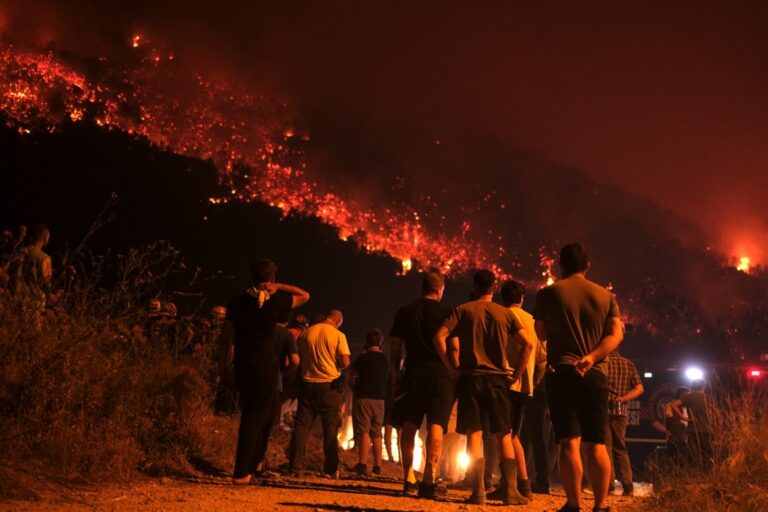 Πύρινος εφιάλτης στην Τουρκία – Τουλάχιστον 3.500 κάτοικοι εγκατέλειψαν τις εστίες τους στην Προύσα