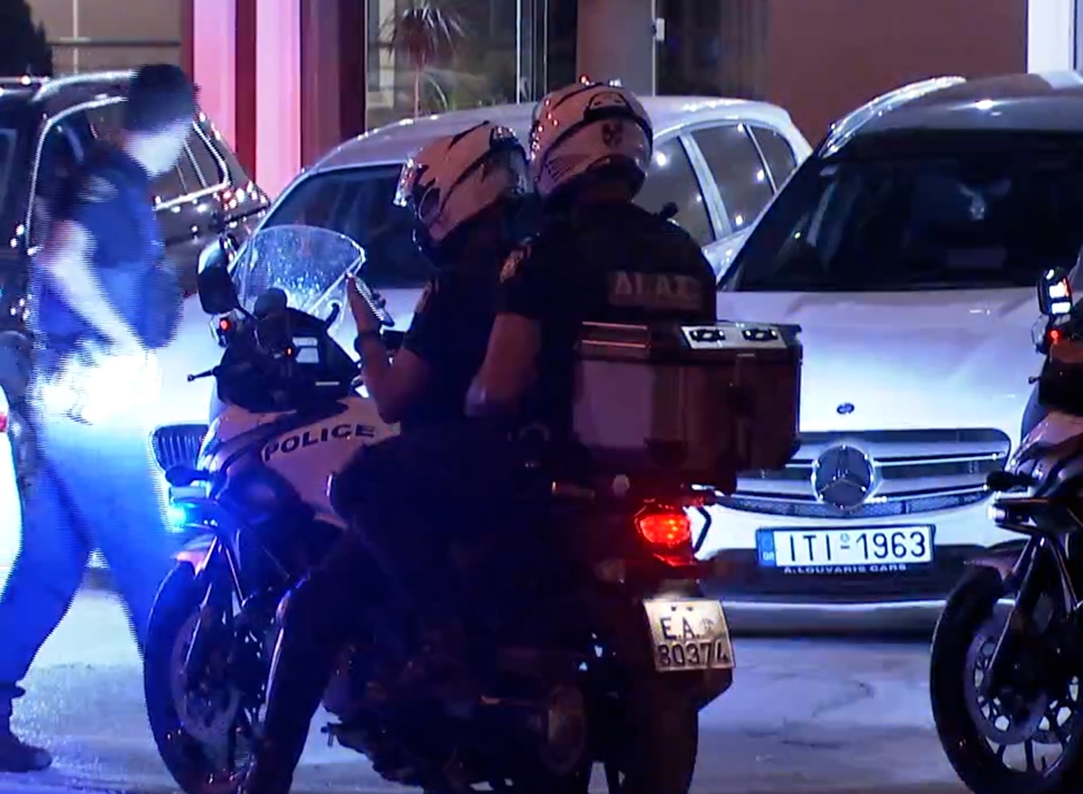 Σοβαρό επεισόδιο σε πλατεία των Χανίων: 48χρονος απείλησε με μαχαίρι αστυνομικό