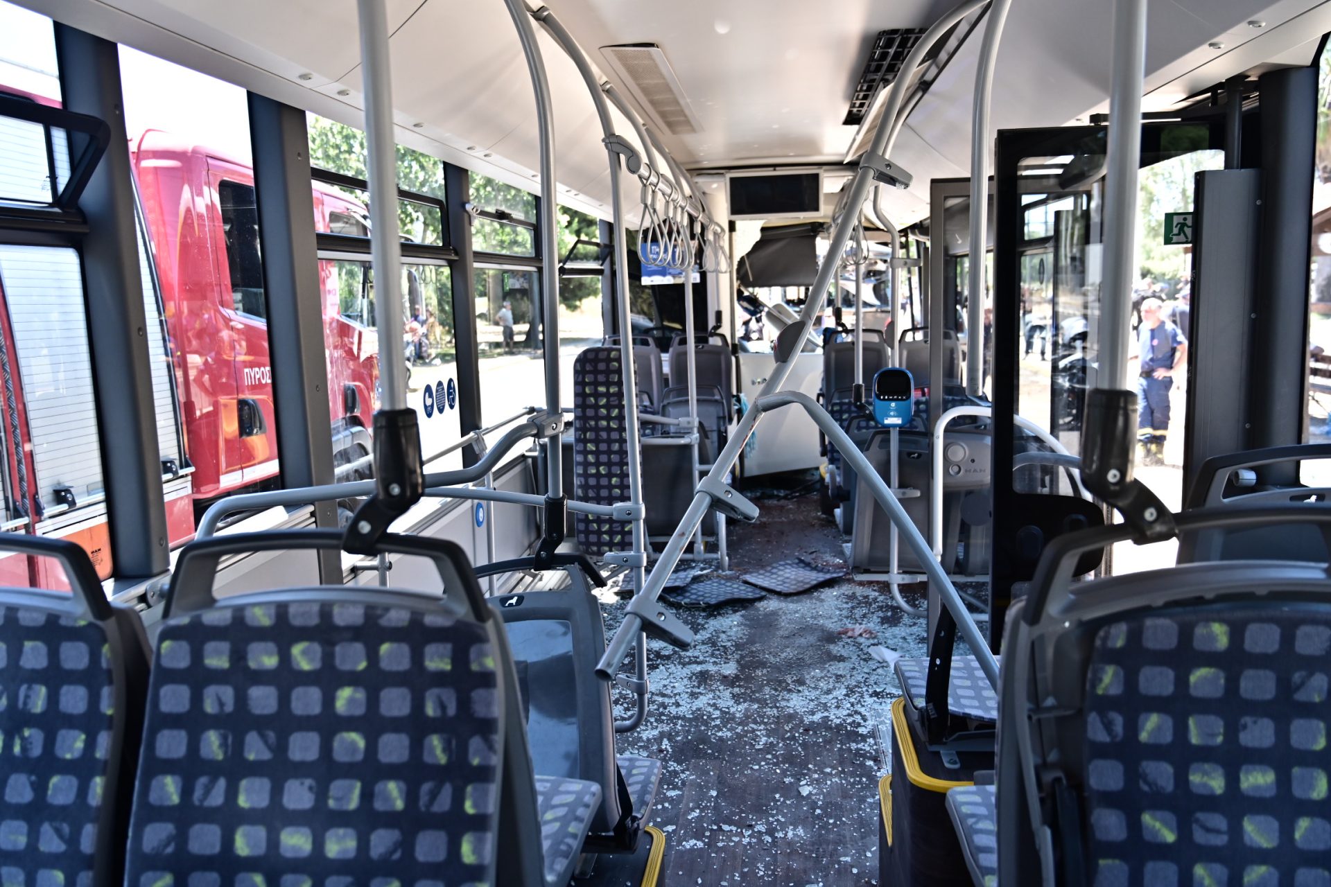 Βίντεο ντοκουμέντο από τη στιγμή της σύγκρουσης των δύο αστικών λεωφορείων στη Βούλα