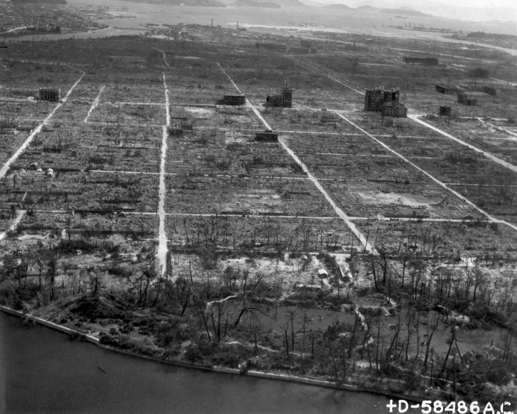 destruction dropping Hiroshima Japan bomb August 6 1945