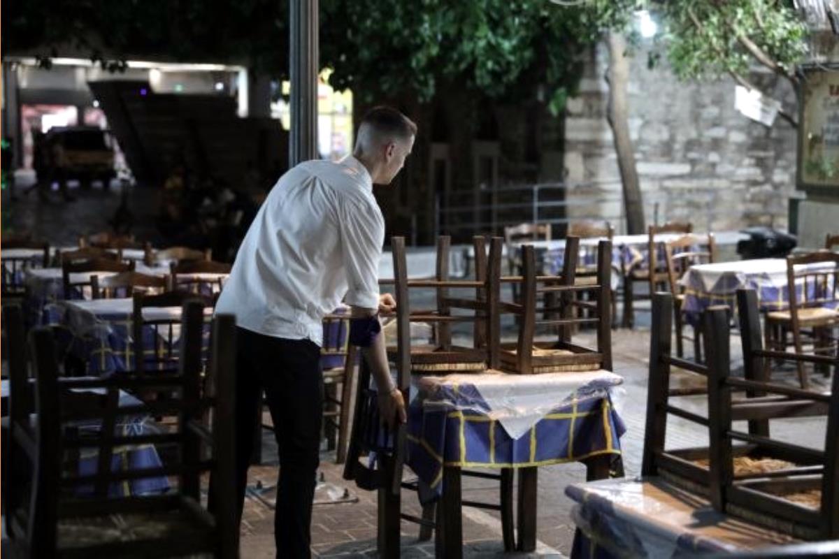 Διακοπές με ταπεράκι και σούπερ μάρκετ – Ζημιωμένη η εστίαση από την ακρίβεια και το Airbnb