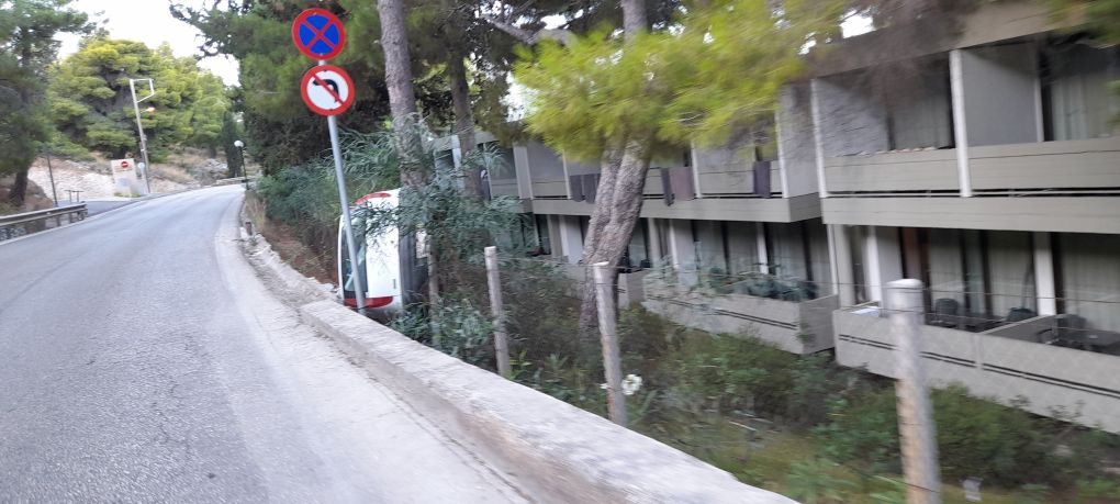 Εκτροπή οχήματος στον δρόμο του Αεροδρομίου –Κατέληξε εντός του οικοπέδου του White Rocks