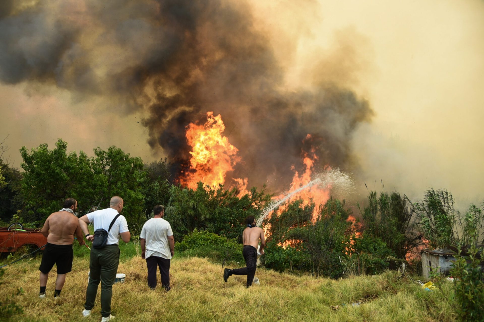 Φωτιά τώρα: Το χρονικό των πυρκαγιών σε δεκάδες μέτωπα σε όλη την Ελλάδα