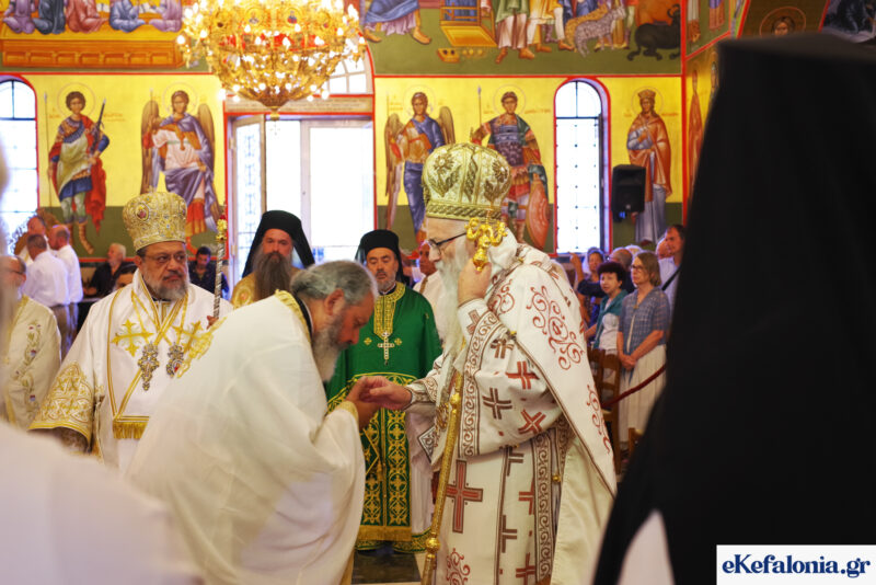 Μεγαλειώδης λιτανεία στα Ομαλά – Ο Άγιος Γεράσιμος στο πλευρό των Κεφαλλήνων [εικόνες +βίντεο]