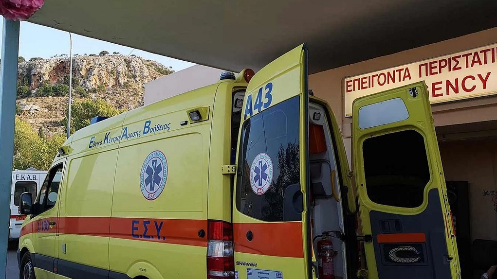 Μεταφορά ηλικιωμένης γυναίκας από μονοπάτι που οδηγεί στην Ιερά Μονή Φανερωμένης Ιεράπετρας λόγω αδιαθεσίας