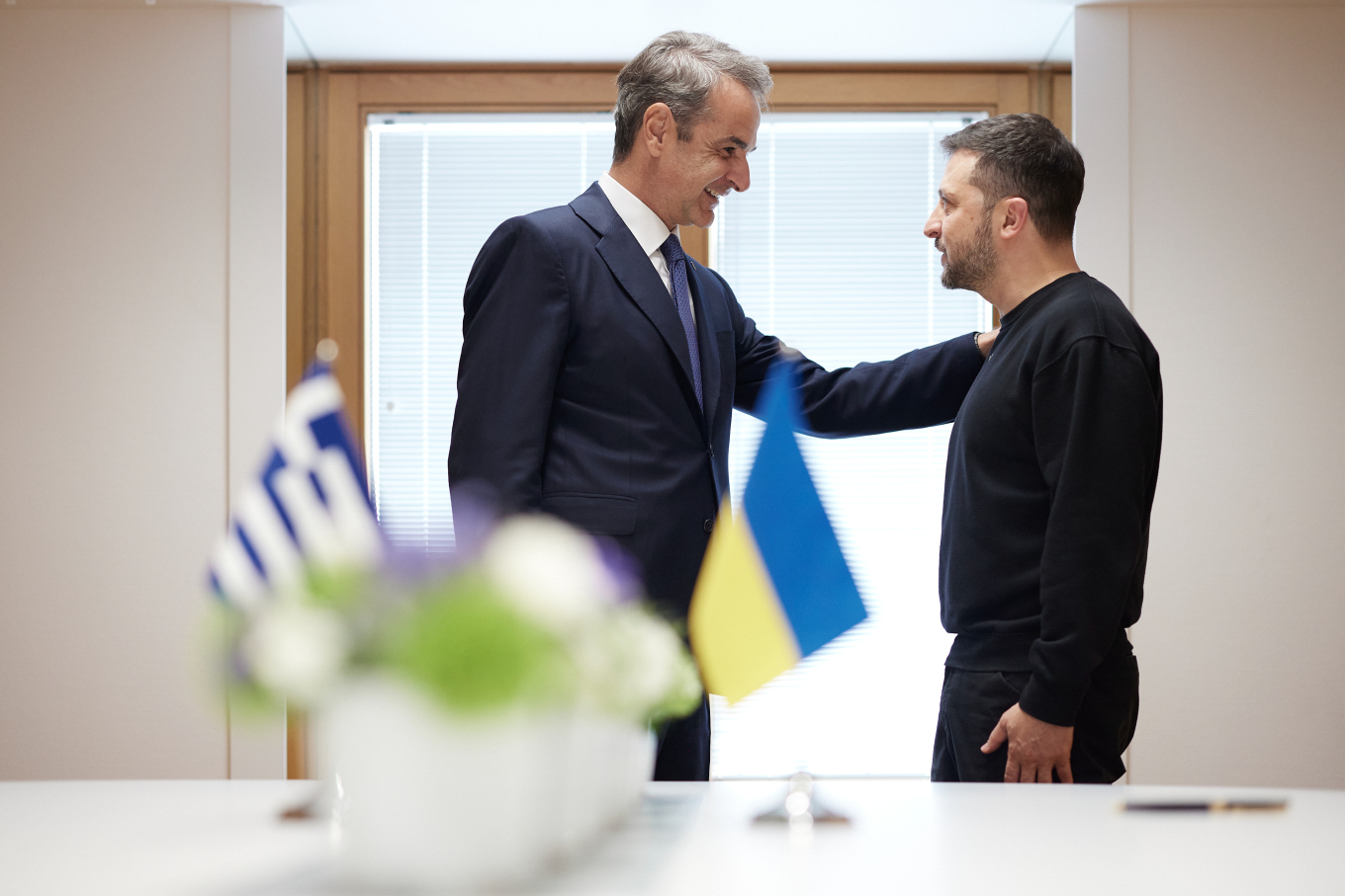 Μητσοτάκης σε Ζελένσκι: Μόνο η Ουκρανία μπορεί να λάβει αποφάσεις για ζητήματα κυριαρχίας και εδαφικής ακεραιότητας