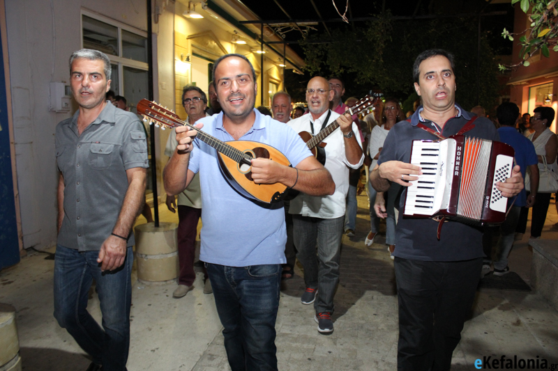 Σήμερα οι “Κανταδόροι της Κεφαλονιάς” τραγουδούν στον όμορφο Πόρο