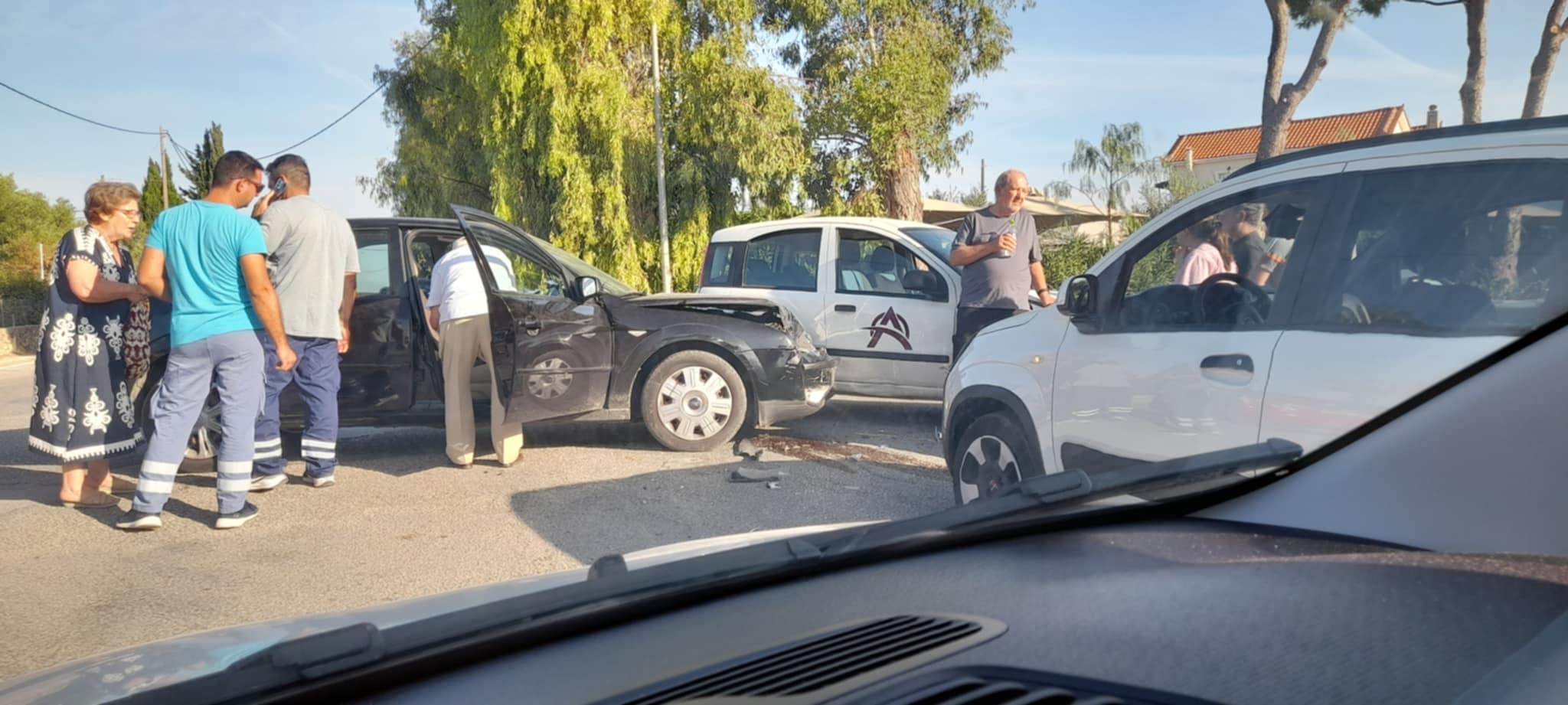 Σοβαρό τροχαίο με καραμπόλα τεσσάρων οχημάτων στη διασταύρωση του Σιναπιά στη Λειβαθώ