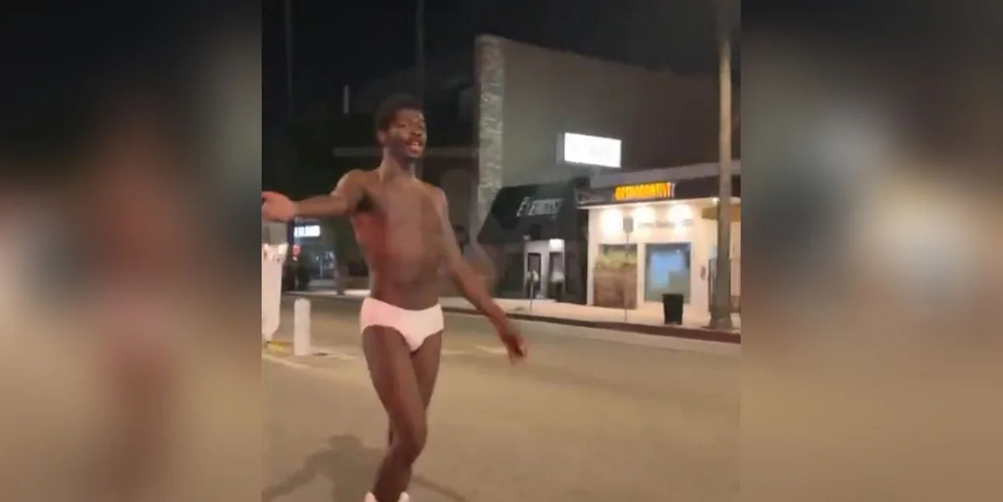 Στο ψυχιατρείο ο Lil Nas X – Κυκλοφορούσε με το εσώρουχο στους δρόμους του Λος Άντζελες: «Δώσε μου το κινητό σου»