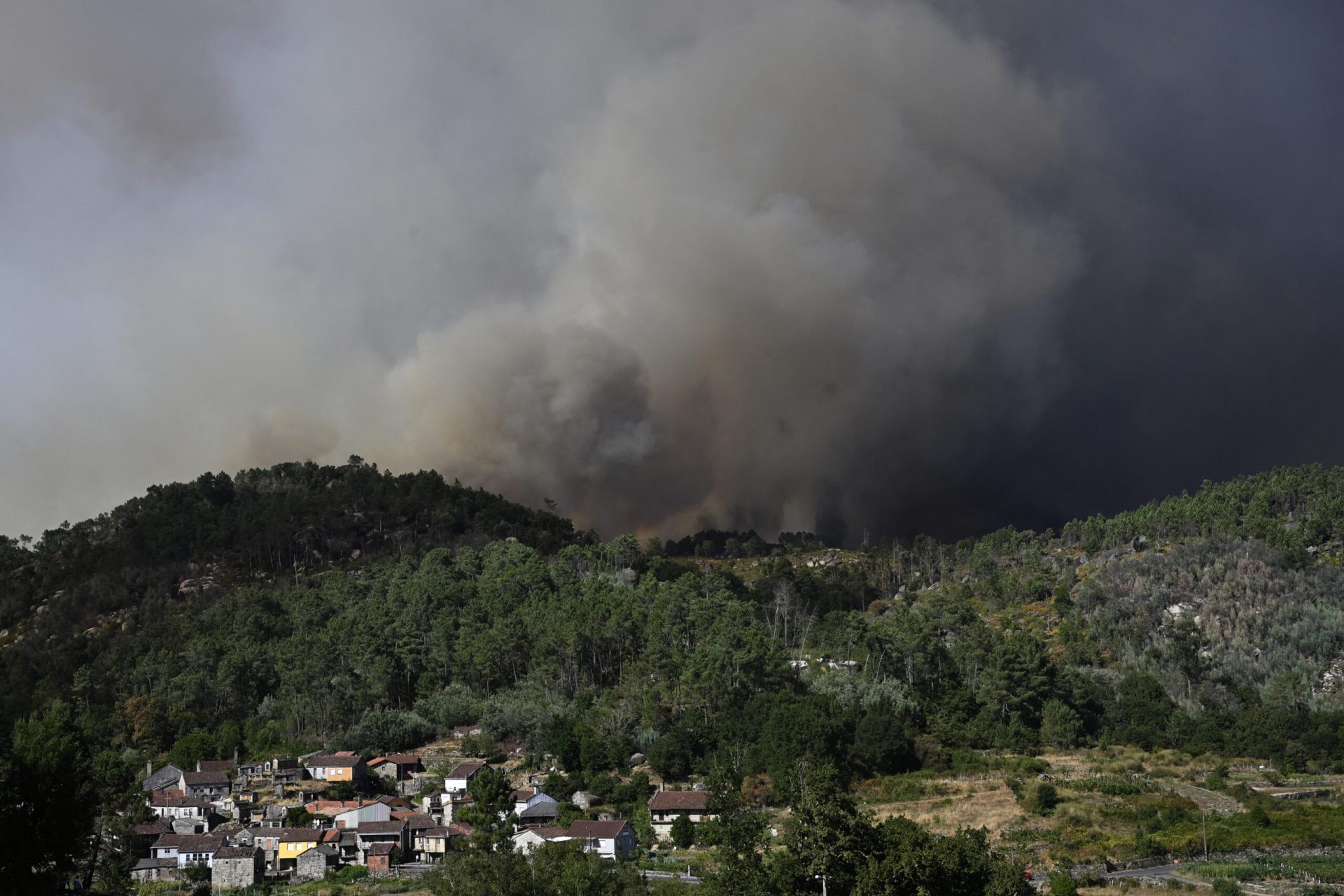 SPAIN-WILDFIRE-CLIMATE-WEATHER