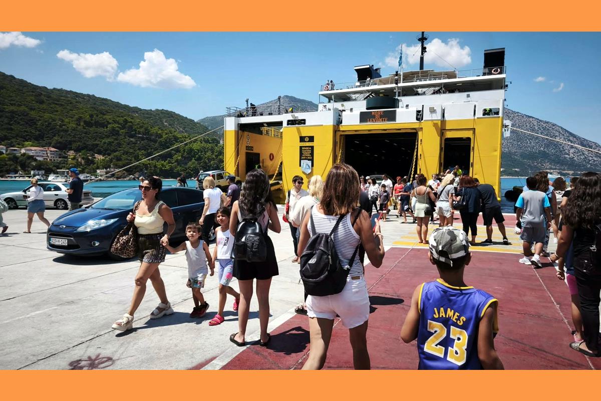 Το αδιαχώρητο από τους αδειούχους στο λιμάνι του Πόρου Κεφαλονιάς!