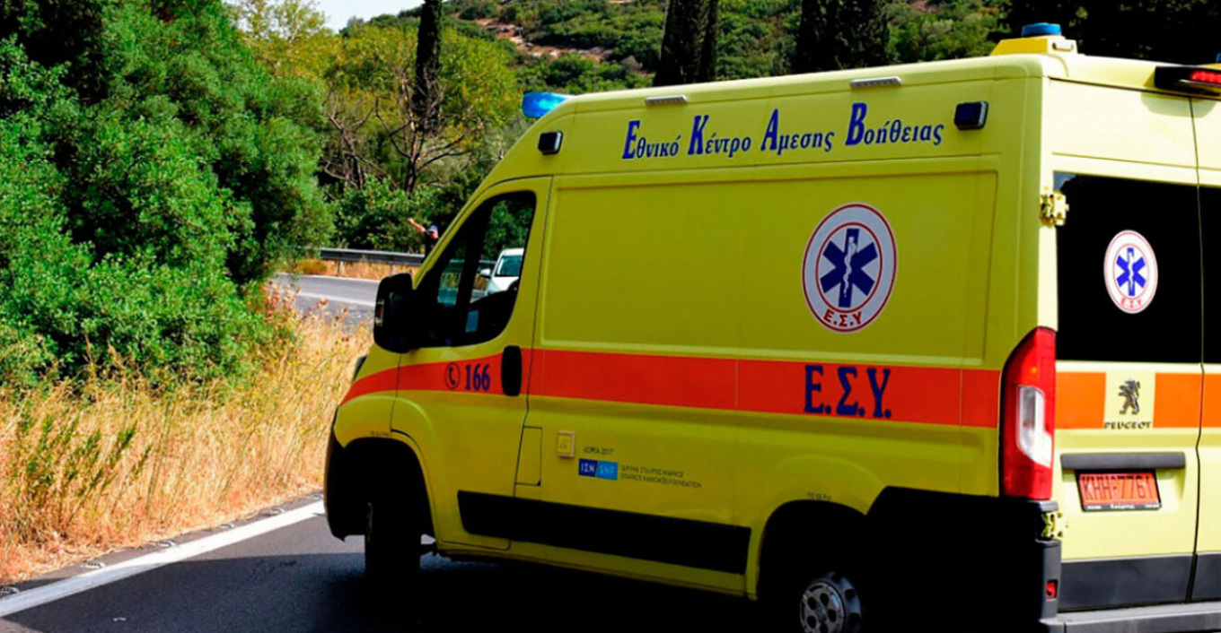 Τροχαίο με σύγκρουση μηχανής με ΙΧ στην Αγία Παρασκευή – Σε κρίσιμη κατάσταση ο αναβάτης