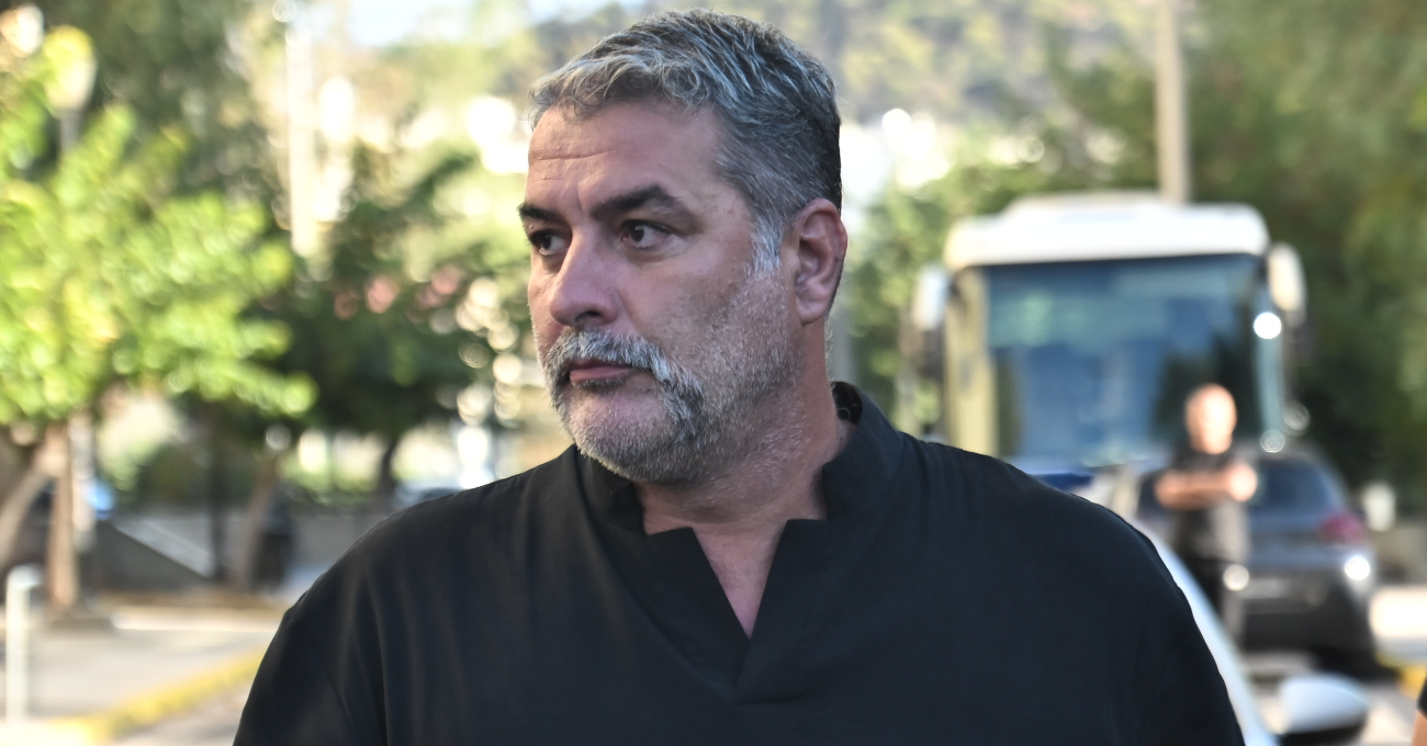 Αφέθηκε ελεύθερος ο Βασίλης Μπισμπίκης – Αναβλήθηκε για τις 8 Οκτωβρίου η δίκη του