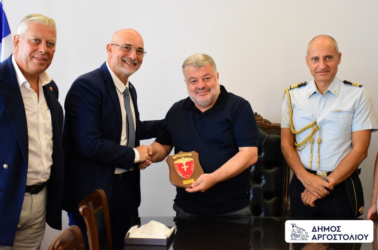 Επίσκεψη αντιπροσωπείας της Μεραρχίας Acqui στον Δήμαρχο Αργοστολίου [εικόνες]