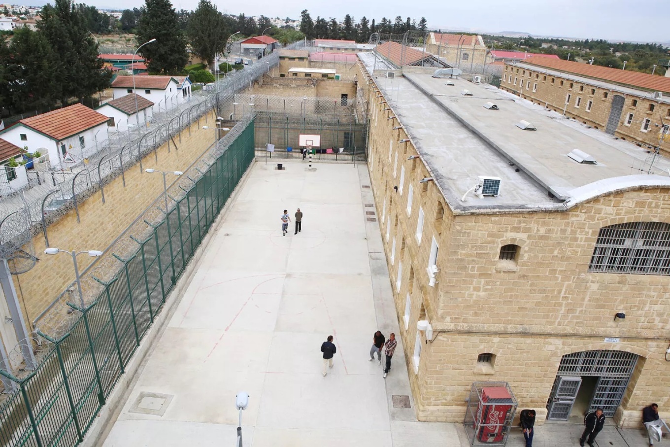 Φρίκη στις φυλακές της Κύπρου: Κατάδικοι βίαζαν συγκρατούμενό τους και έβγαζαν βίντεο