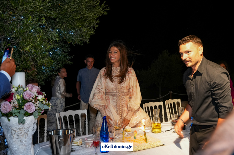 Γενέθλια – έκπληξη για τη Σοφία Ζαχαράκη στα Κηπούρια! [εικόνες]