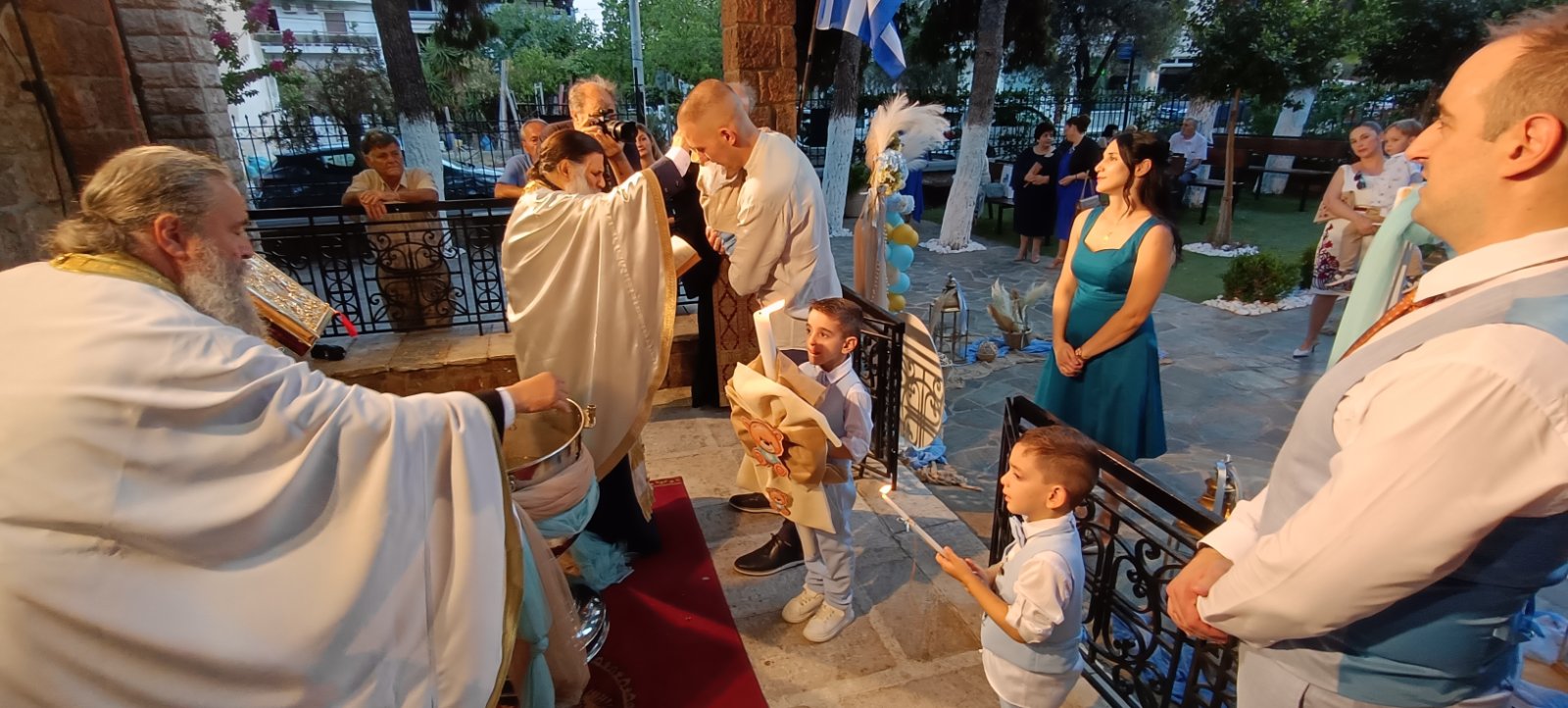Η χαρά του Πατέρα Γεράσιμου Αγγελάτου: Βάπτιση του τέταρτου εγγονού του Δημητρίου [εικόνες]