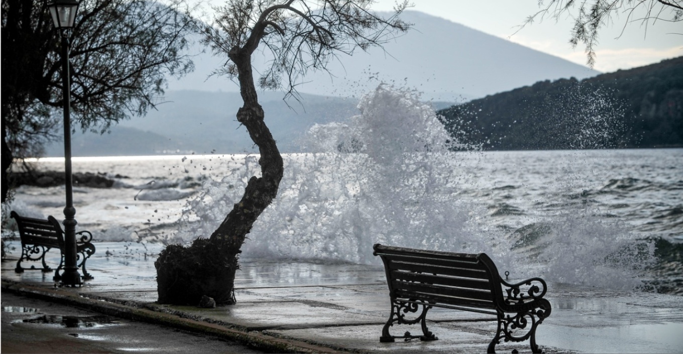 Καιρός: Δροσερό Σαββατοκύριακο με τοπικά θυελλώδεις βοριάδες στο Αιγαίο