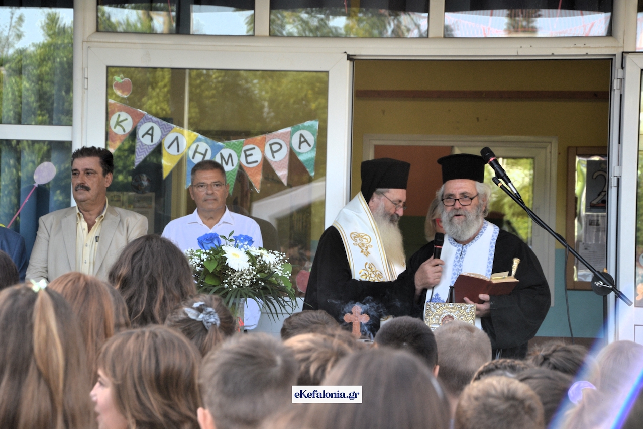 Κεφαλονιά: Πρώτο κουδούνι με χαμόγελα –Επιστροφή μαθητών και εκπαιδευτικών στα θρανία [εικόνες +βίντεο]