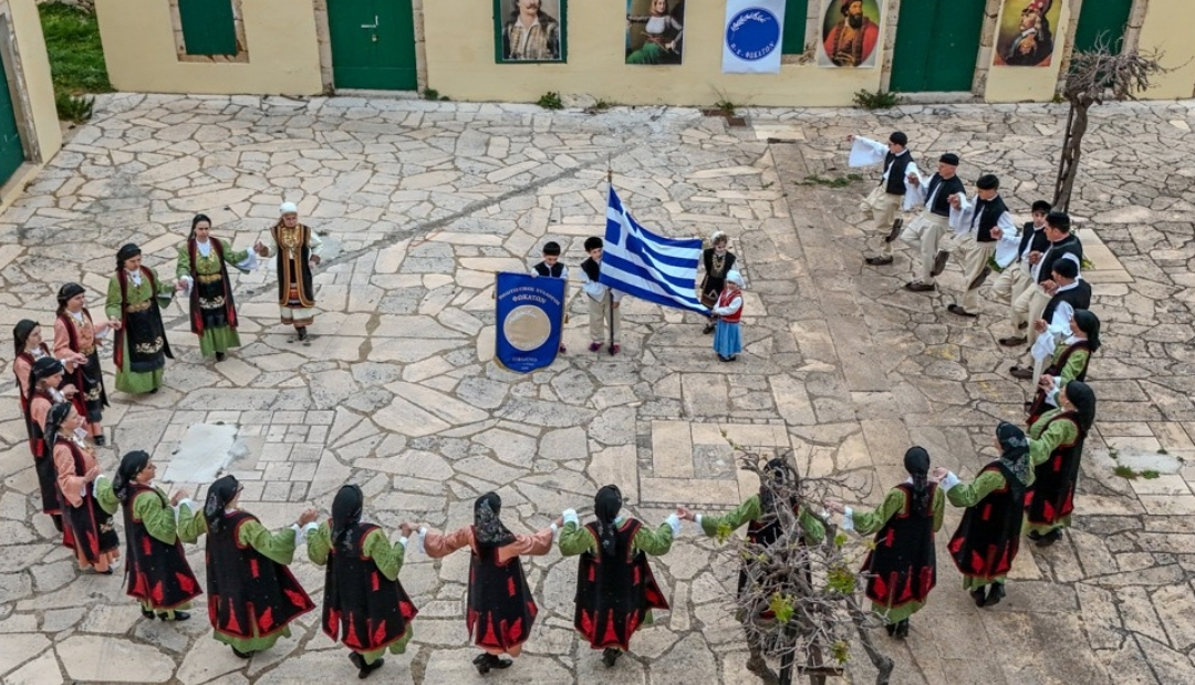 Μαθήματα Παραδοσιακών Χορών από τον Σύλλογο Φωκάτων