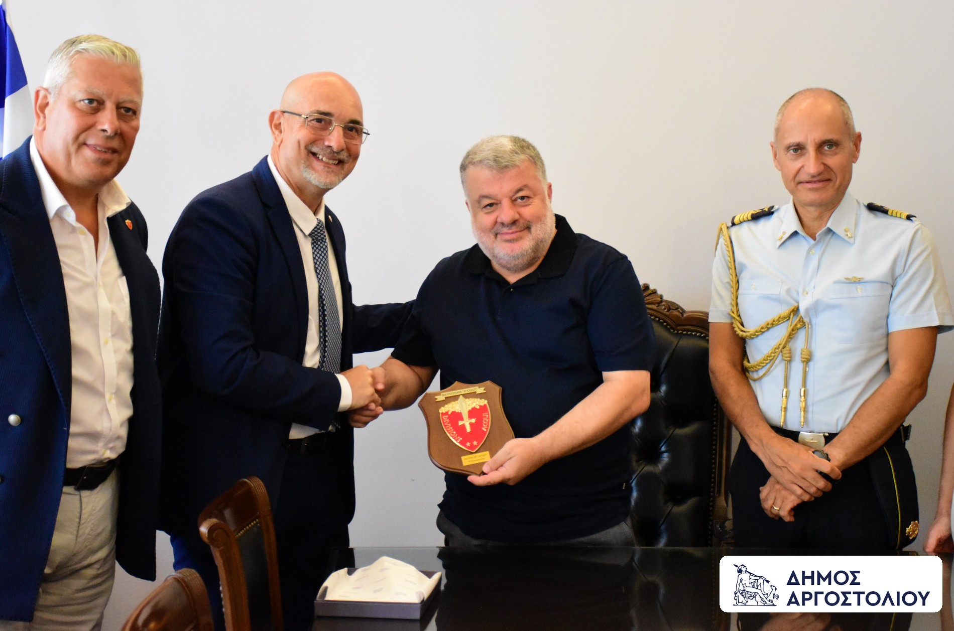 Ντροπή! Ο Θεόφιλος υποδέχθηκε τη μεραρχία Acqui