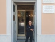 ΟΛΟΚΛΗΡΩΘΗΚΕ ΜΕ ΚΑΤΑΛΗΚΤΗΡΙΑ ΞΕΝΑΓΗΣΗ Η ΑΝΑΔΡΟΜΙΚΗ ΕΚΘΕΣΗ ΤΟΥ ΚΩΣΤΑ ΕΥΑΓΓΕΛΑΤΟΥ ΣΤΟ ΜΟΥΣΕΙΟ ΤΗΣ ΠΟΛΕΩΣ ΤΩΝ ΑΘΗΝΩΝ