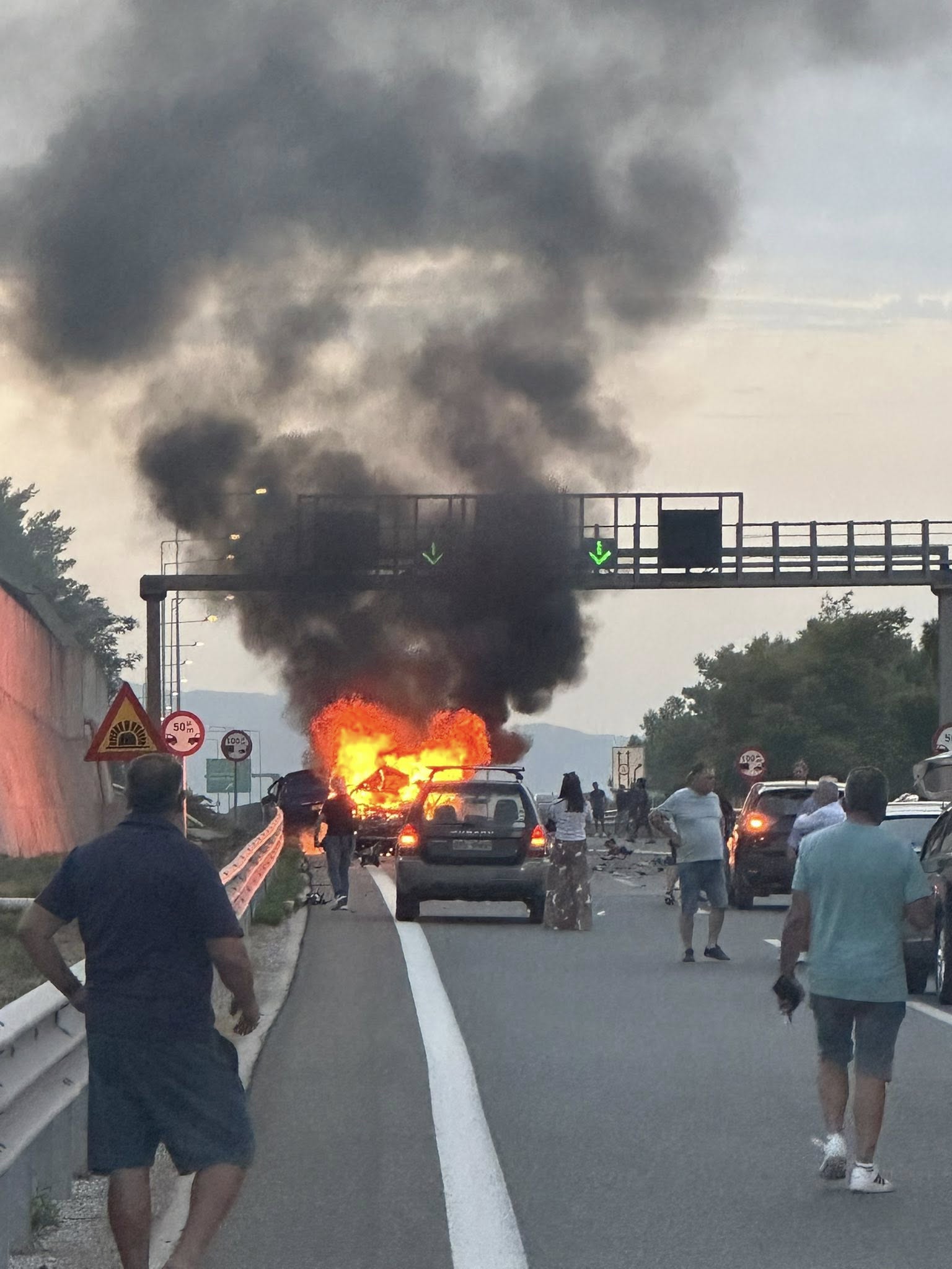 Πατρών – Κορίνθου: Όχημα τυλίχτηκε στις φλόγες –Κάηκε ζωντανός ο οδηγός [εικόνες]