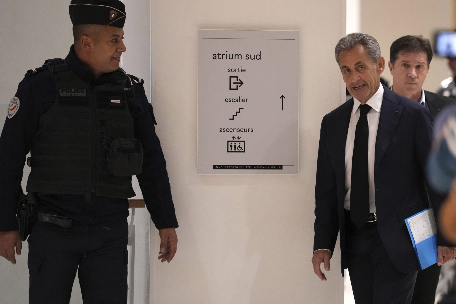 Στη φυλακή ο Σαρκοζί: «Θα αγωνιστώ ως την τελευταία μου ανάσα για την αθωότητά μου» – Αποκλείει το ενδεχόμενο να ζητήσει χάρη από τον Εμ
