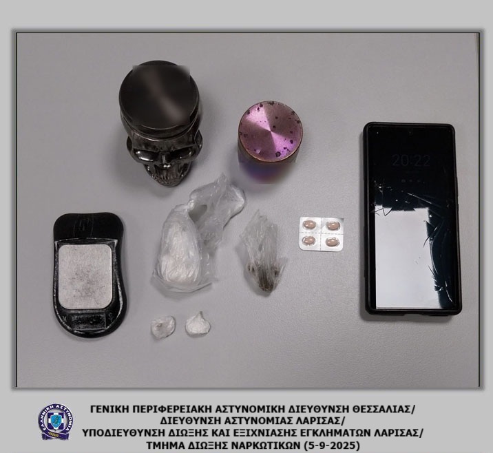 Συλλήψεις για ναρκωτικά  Δενδρύλλια κάνναβης σε αυλή στο Συκούριο, διακίνηση κοκαΐνης στον Τύρναβο