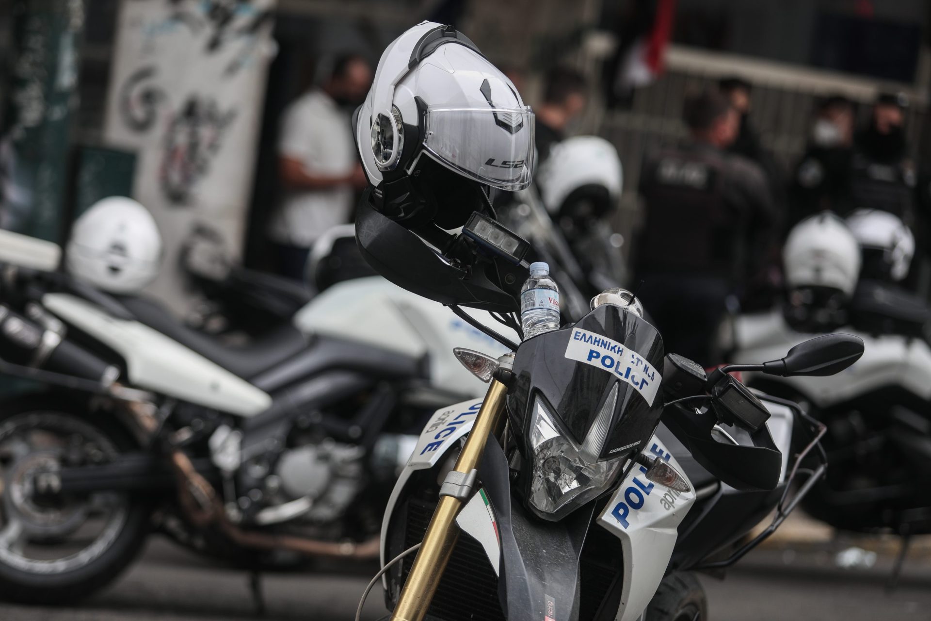 Σύλληψη 20χρονου γιου γνωστού επιχειρηματία μετά από επικίνδυνη καταδίωξη – Τραυματίστηκε σοβαρά αστυνομικός