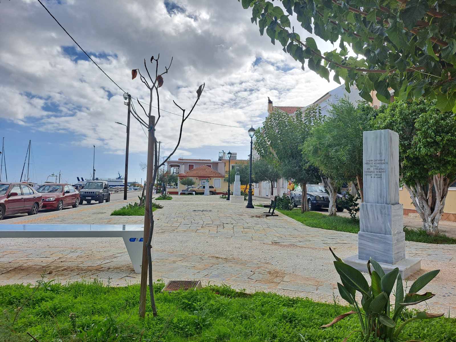 Απίστευτο περιστατικό: Κλάπηκε η προτομή του Ιωάννη Τυπάλδου στο Ληξούρι [εικόνες πριν και μετά]