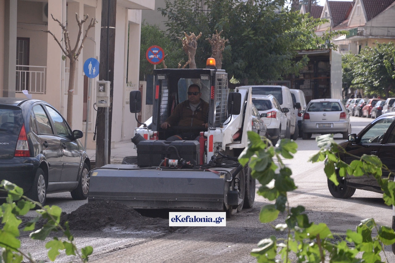 Αργοστόλι: Κυκλοφοριακές ρυθμίσεις λόγω ασφαλτοστρώσεων σε Γερμανού Καλλιγά και Κοργιαλένιου