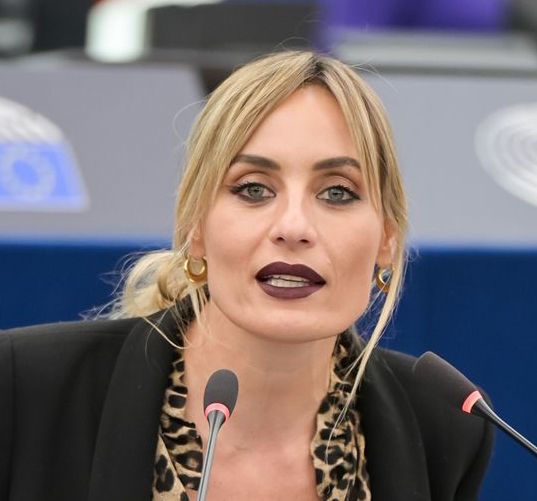 Δεν γίνεται να υπάρξει ειρήνη εκεί που δεν υπάρχουν γυναίκες
