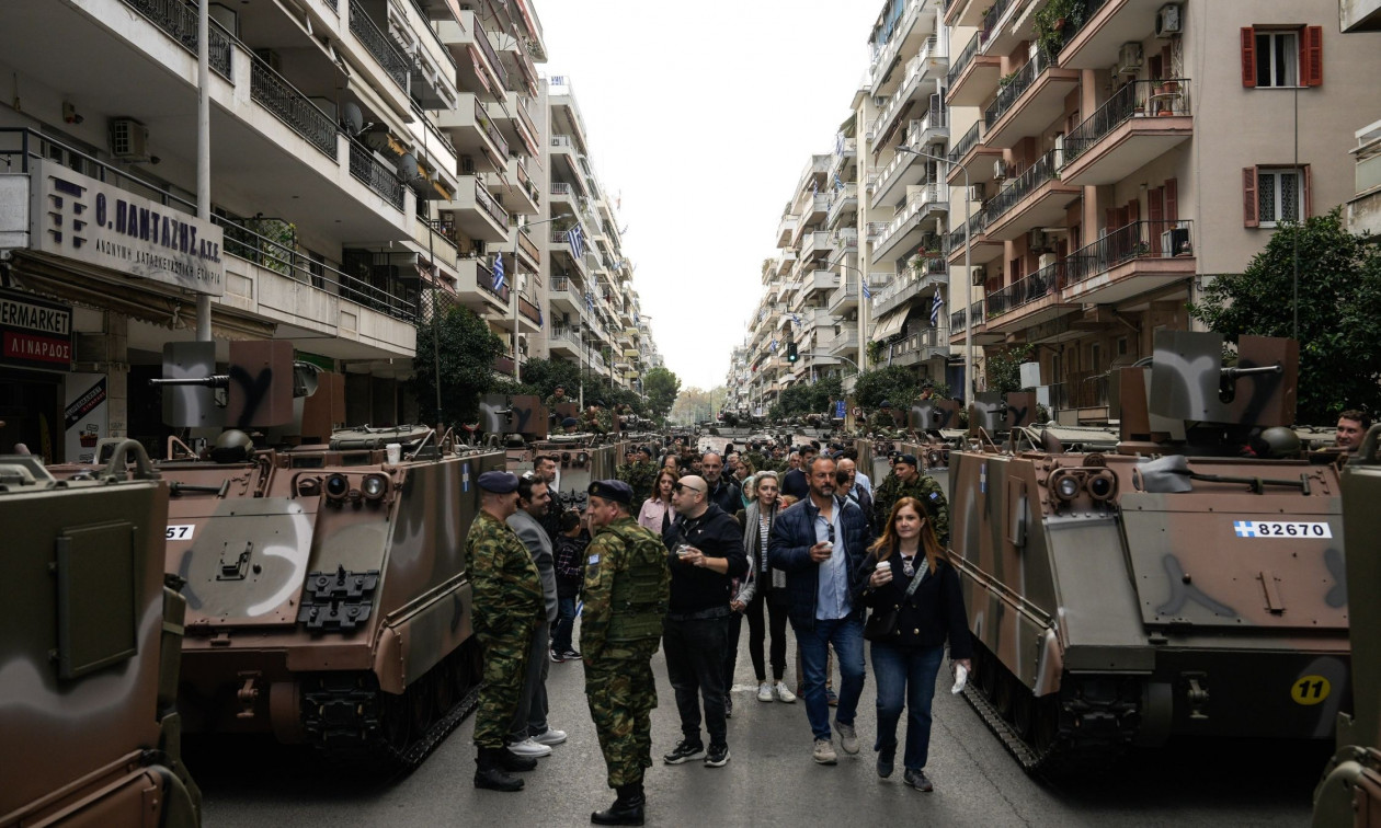 Εντυπωσιακή η στρατιωτική παρέλαση στη Θεσσαλονίκη για την επέτειο της 28ης Οκτωβρίου – Δείτε βίντεο