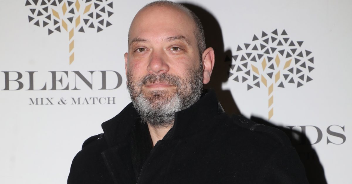 Γιώργος Λάγιος: «Την πρώτη ολοκληρωμένη μου επαφή την είχα με μια φίλη της μαμάς μου”