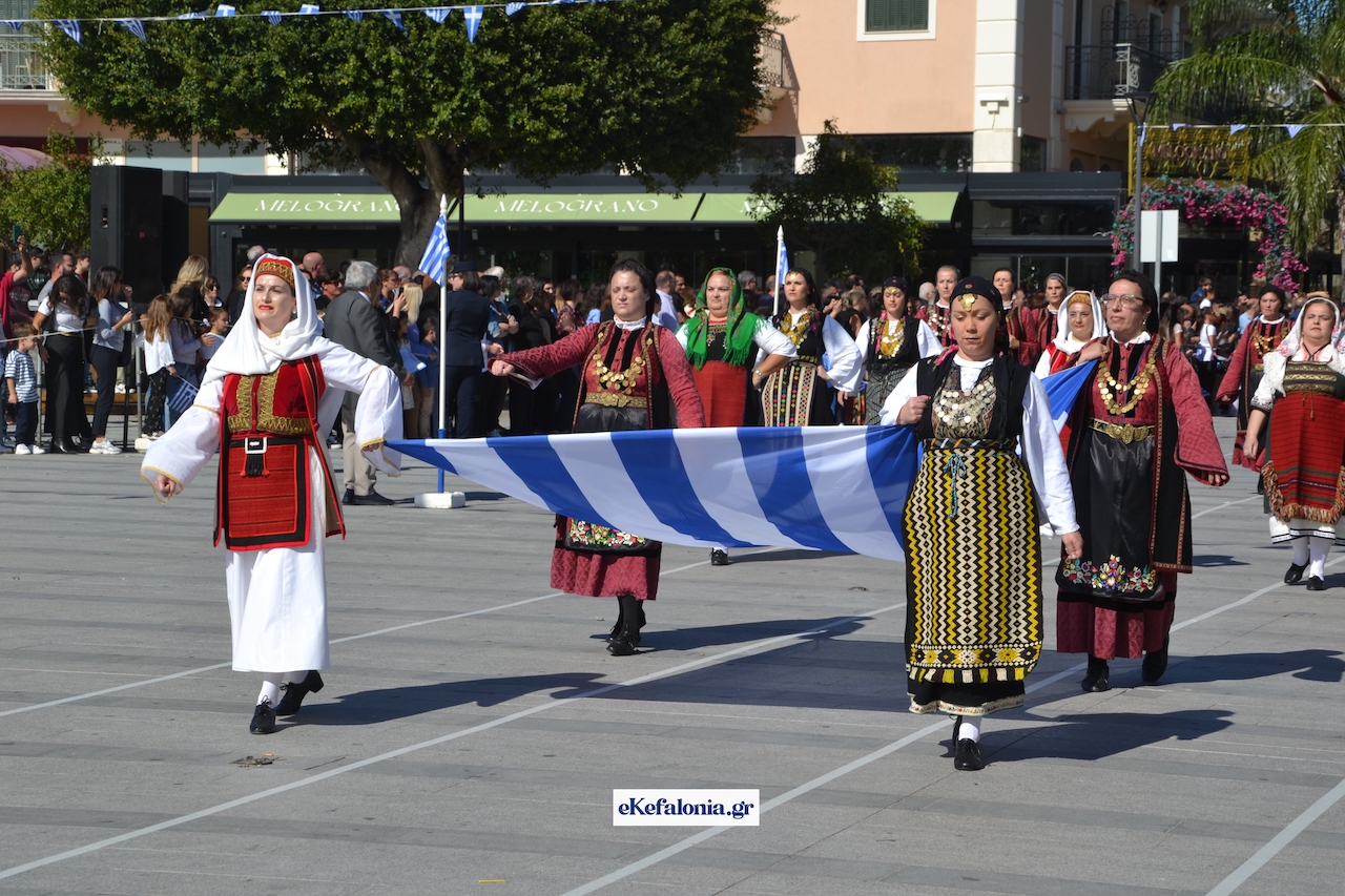 Με λαμπρότητα γιορτάστηκε στο Αργοστόλι η Εθνική Επέτειος της 28ης Οκτωβρίου [εικόνες +βίντεο]