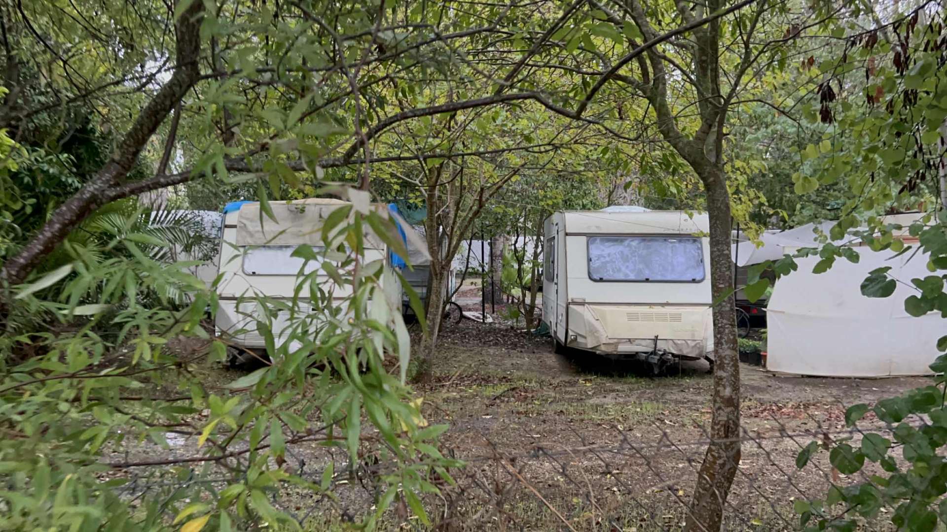 Μυστήριο γύρω από τη διπλή δολοφονία στη Φοινικούντα – Έξι σφαίρες έριξε ο δράστης