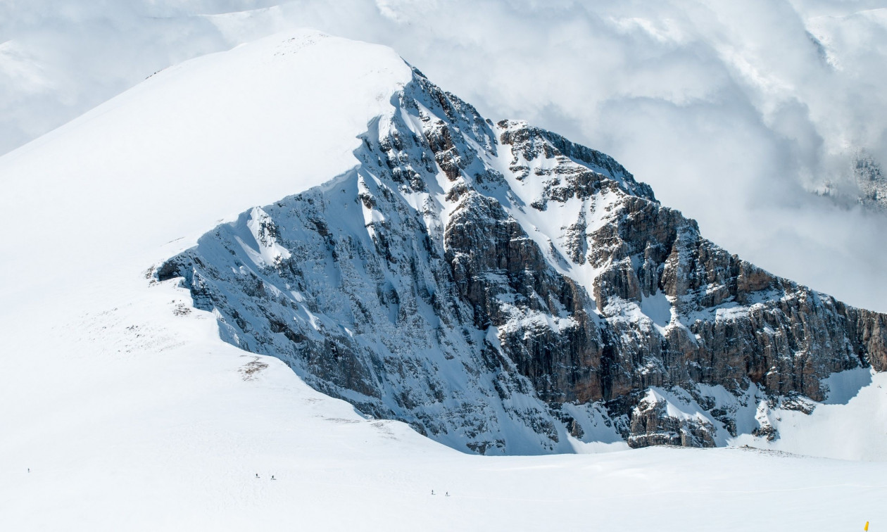 Στα λευκά έχει «ντυθεί» ο Όλυμπος – Δείτε βίντεο