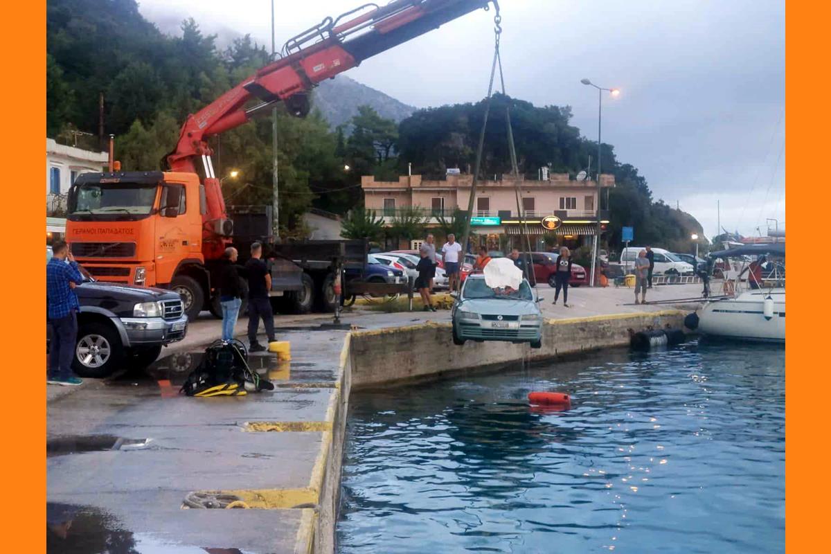 Τραγωδία στο λιμάνι του Πόρου: Ηλικιωμένος έπεσε με το αυτοκίνητό του στη θάλασσα [εικόνες +βίντεο]