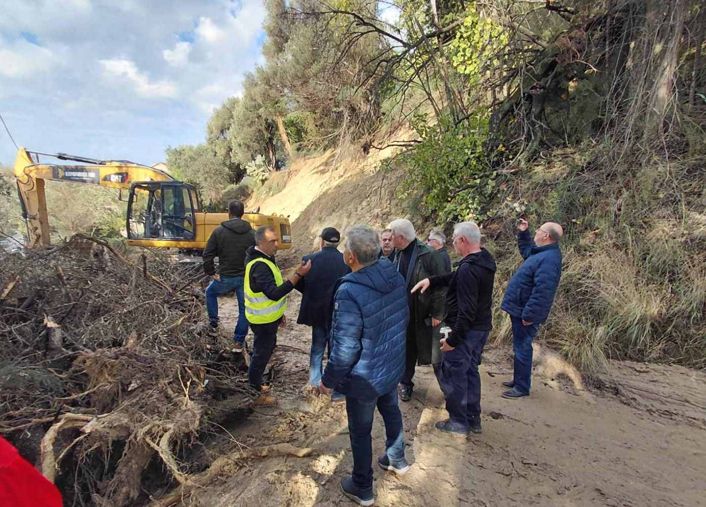 Άμεση αυτοψία του Περιφερειάρχη Γιάννη Τρεπεκλή, στις πληγείσες περιοχές της Βόρειας Κέρκυρας