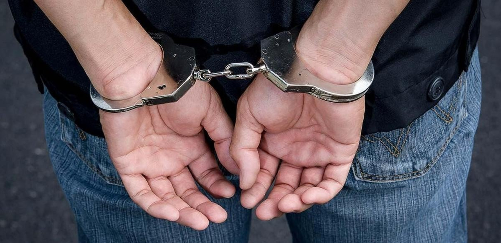Χειροπέδες σε 20χρονο που ασελγούσε στα δύο μικρά ανίψια του μαζί με τον σύντροφό του