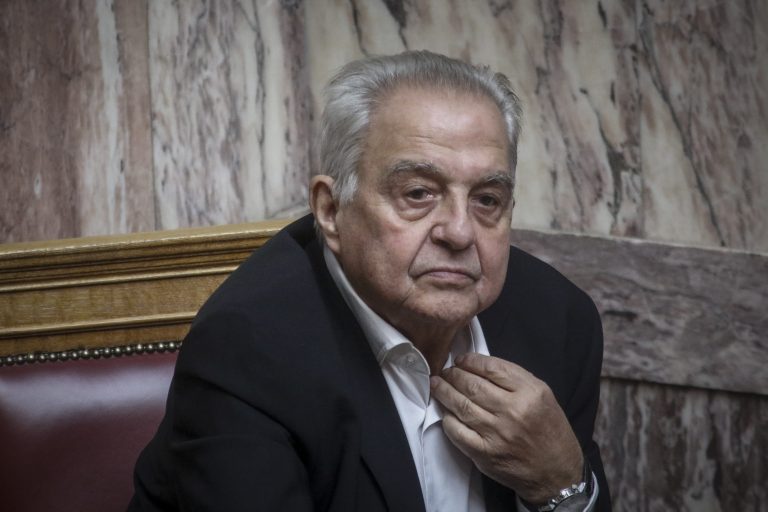 “Έφυγε” στα 87 ο τ.υπουργός Αλέκος Φλαμπουράρης