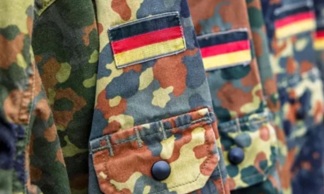 Γιατί η Γερμανία καλεί όλους τους 18χρονους άνδρες σε στρατιωτικές εξετάσεις