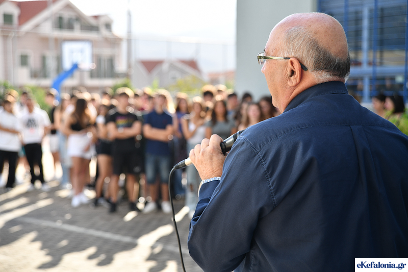Η Περιφέρεια στο πλευρό των μαθητών – Παράδοση αθλητικού υλικού σε σχολεία της Κεφαλονιάς